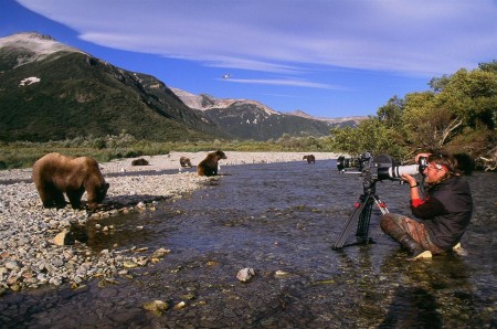 Andreas Kieling fotografiert Bären im Fluss